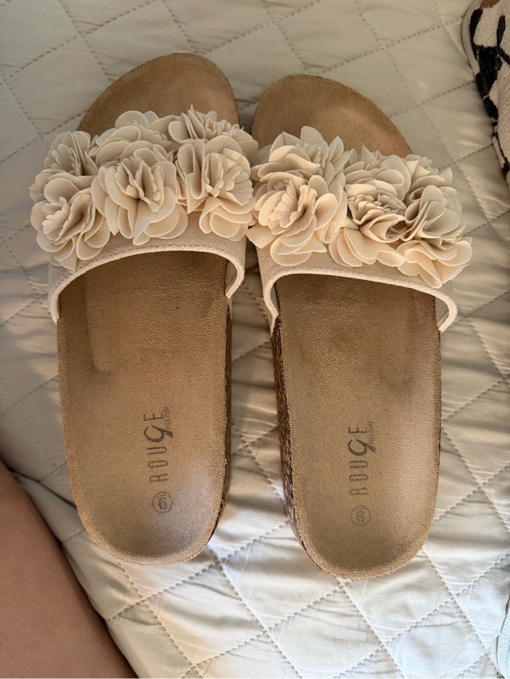 Rouge Helium Beige Floral Slide Sandals